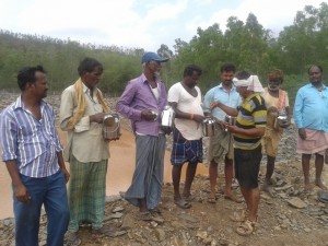 PROGRESSIVE FARMER KUMAR BHAGAVAT FELICITATES  SKILLED LABORERS WHO HAD BUILT BUNDS FOR THE LAKE